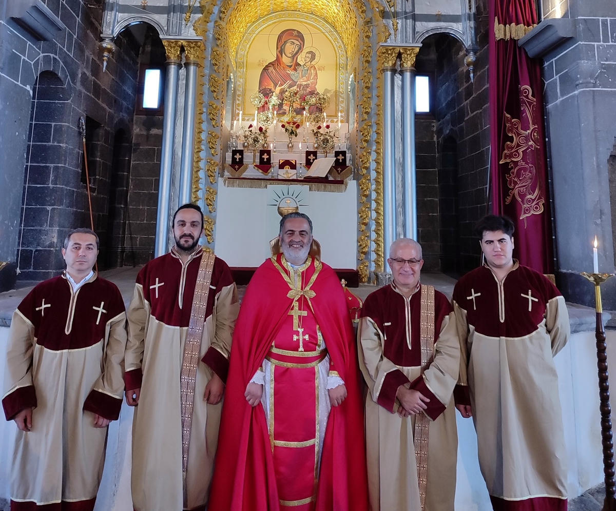 Diyarbakır Surp Giragos Kilisesi'nde Paskalya kutlaması